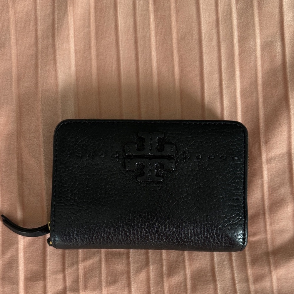 Tory Burch MCGRAW BI-FOLD Medium WALLET Black Pebbled Leather Zip Wallet - Picture 2 of 12